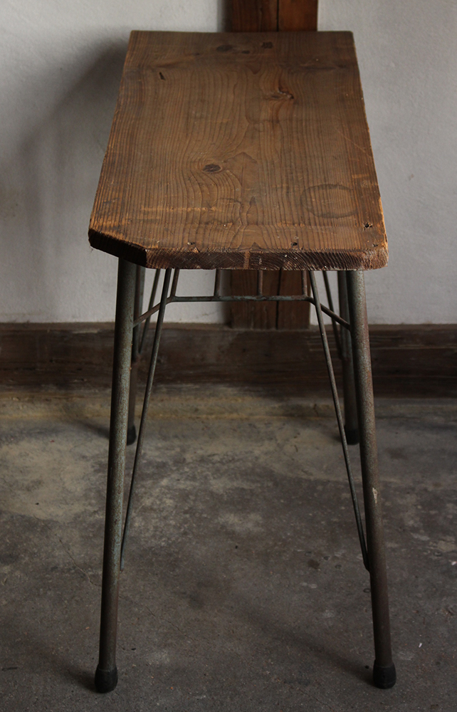 古い鉄脚と古材でできたサイドテーブル | ｜古家具、古民具、民藝、和 