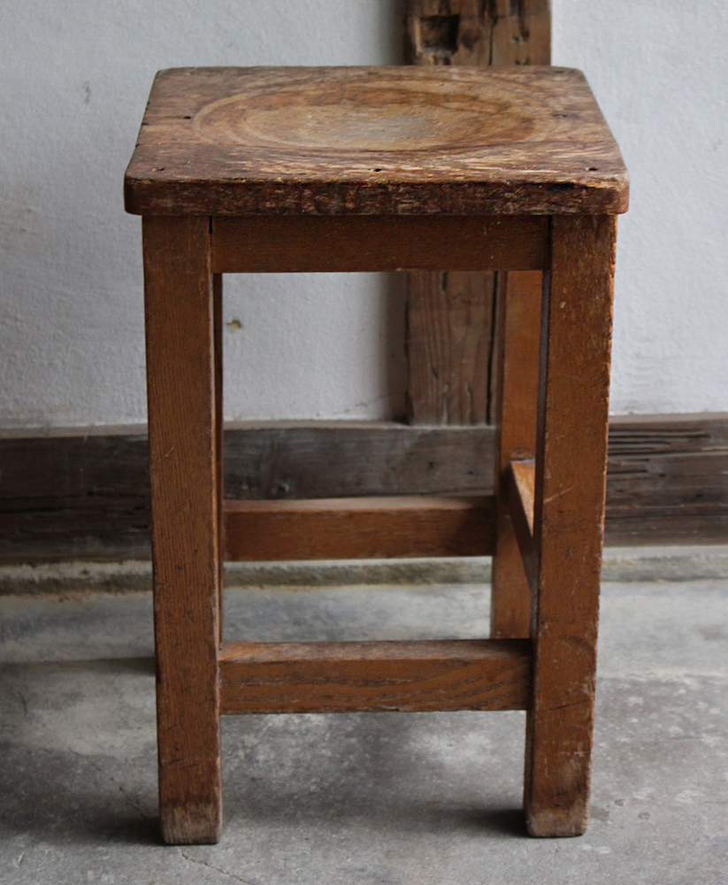 木製の角スツール・角椅子 | ｜古家具、古民具、民藝、和食器等の通販 